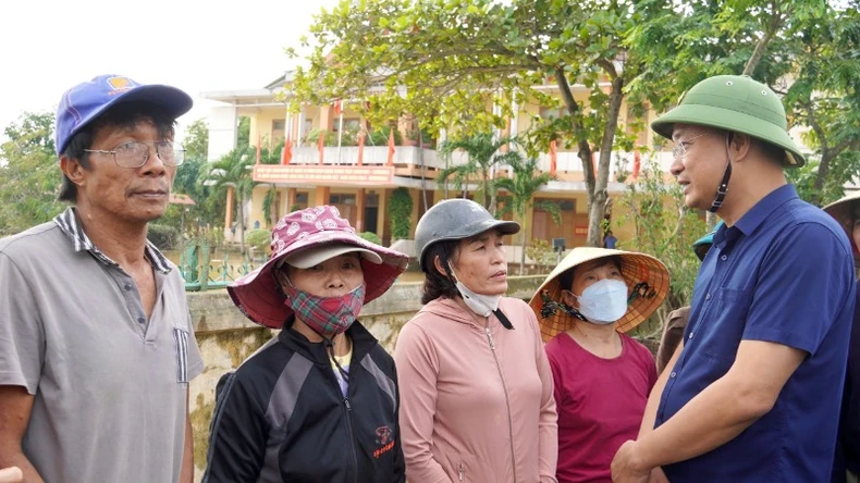 Bí thư Tỉnh ủy Quảng Bình Lê Ngọc Quang kiểm tra công tác khắc phục hậu quả mưa lũ ảnh 2