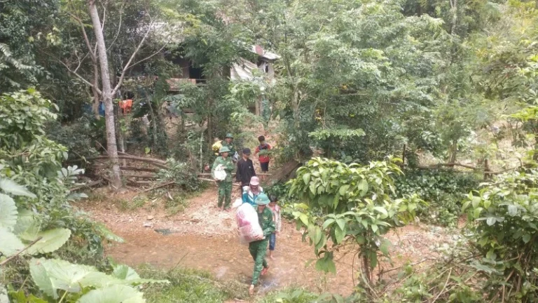 Quảng Bình di dời khẩn cấp khẩn cấp 13 hộ dân do nguy cơ lở núi