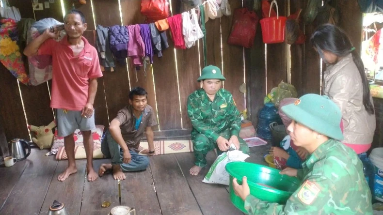 Quảng Bình di dời khẩn cấp khẩn cấp 13 hộ dân do nguy cơ lở núi ảnh 5