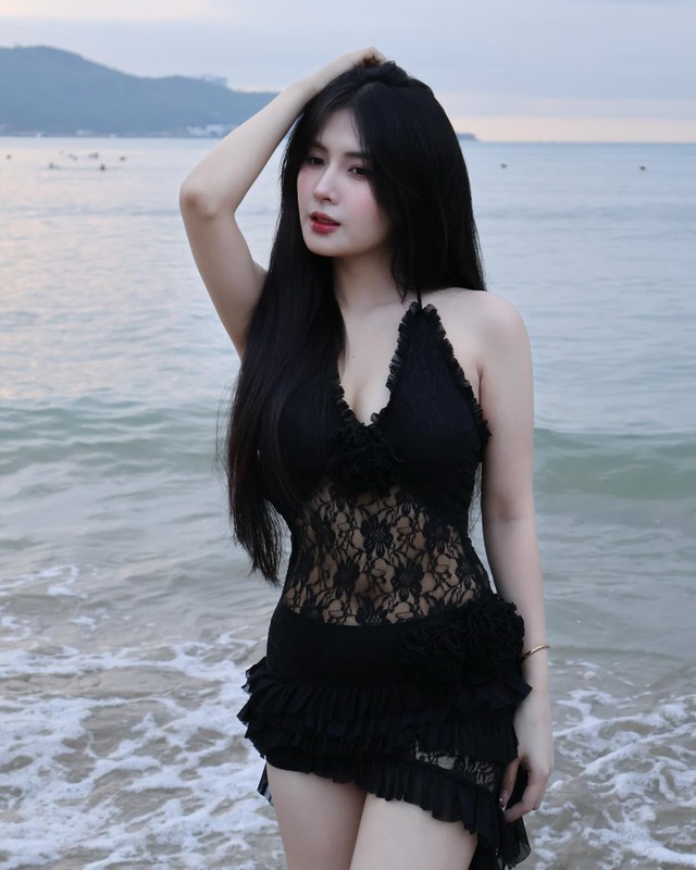 Nữ Tiktok từng bị tố đi khách khoe dáng cực nuột bên bờ biển - Hình 4 Nu Tiktok tung bi to di khach khoe dang cuc nuot ben bo bien-Hinh-4