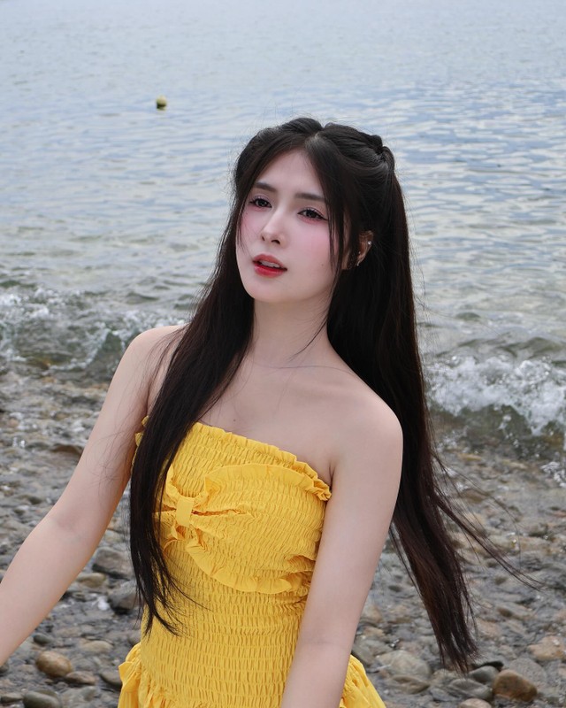 Nữ Tiktok từng bị tố đi khách khoe dáng cực nuột bên bờ biển - Hình 9 Nu Tiktok tung bi to di khach khoe dang cuc nuot ben bo bien-Hinh-9