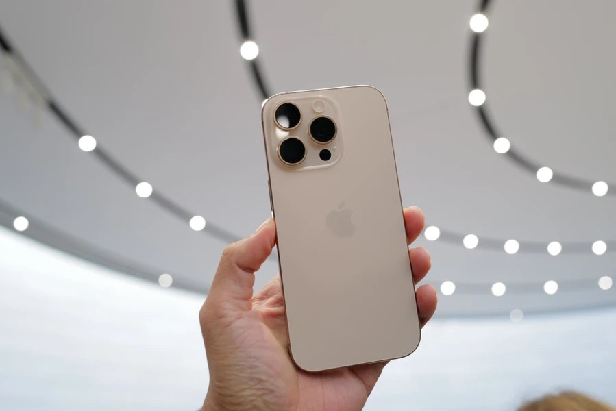 Người Việt chi 5.000 tỷ đồng mua iPhone 16- Ảnh 2. Người Việt chi 5.000 tỷ đồng mua iPhone 16- Ảnh 2.