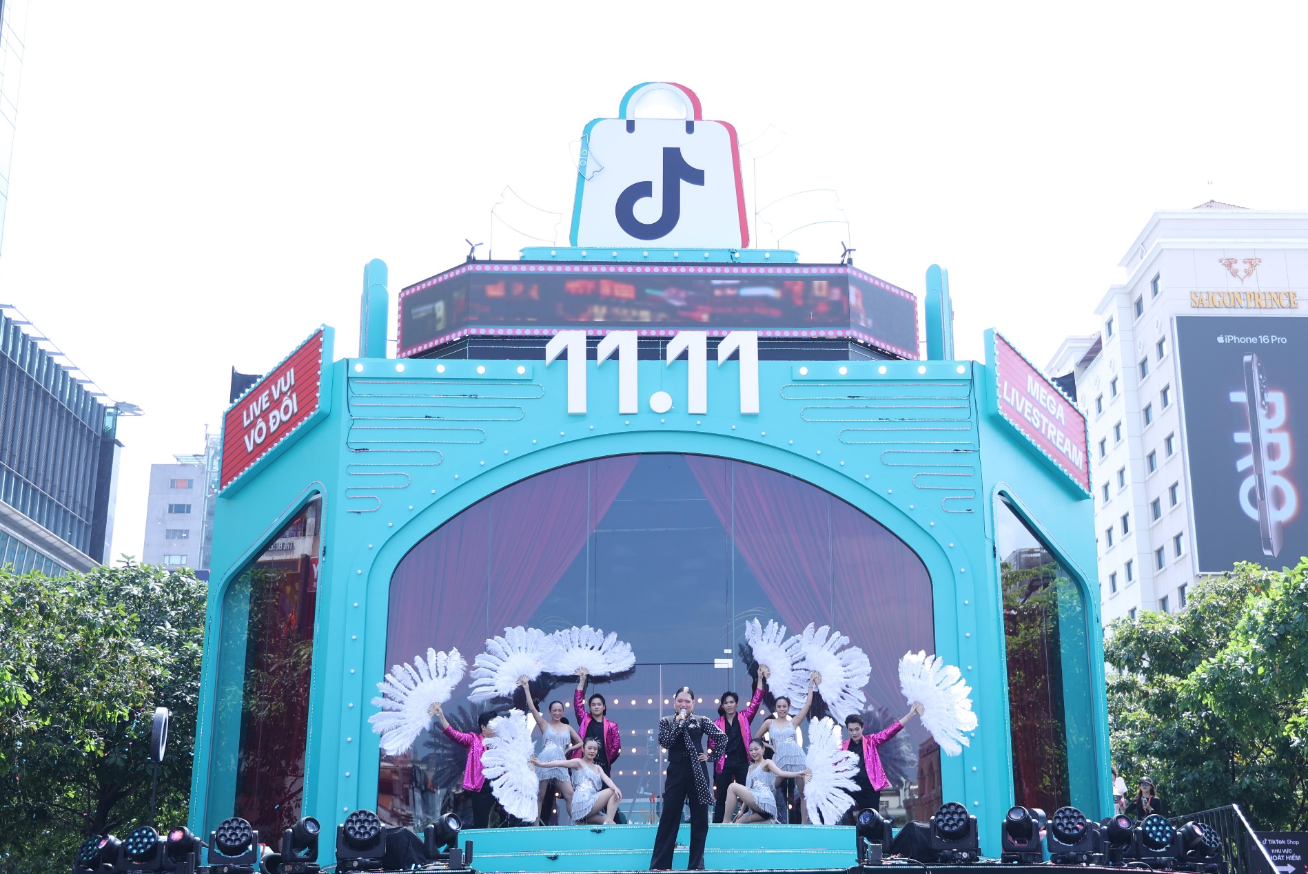 TikTok Shop tiên phong xu hướng mua sắm kết hợp giải trí với phiên Mega Livestream cực TikTok Shop tiên phong xu hướng mua sắm kết hợp giải trí với phiên Mega Livestream cực