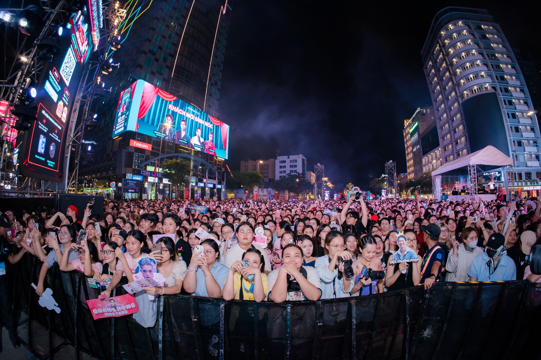 TikTok Shop tiên phong xu hướng mua sắm kết hợp giải trí với phiên Mega Livestream cực TikTok Shop tiên phong xu hướng mua sắm kết hợp giải trí với phiên Mega Livestream cực
