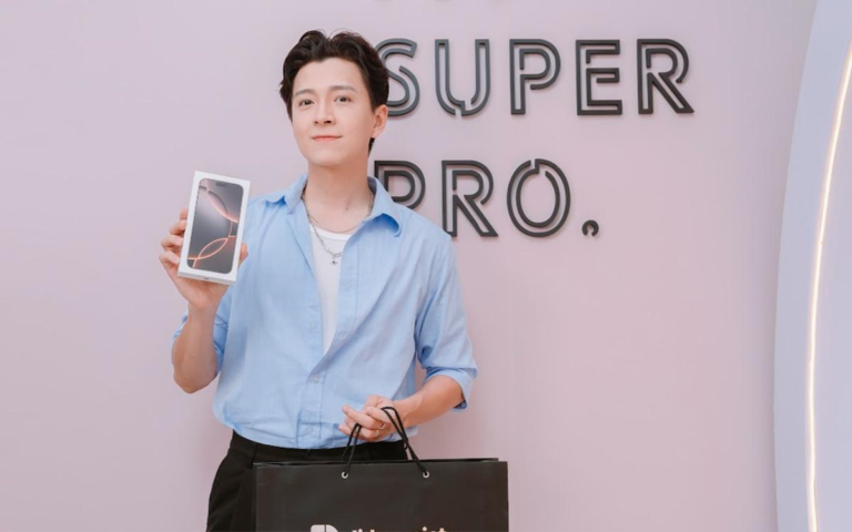 Mua iPhone 16 Pro Max, Ngô Kiến Huy đánh giá 1 hệ thống cửa hàng
