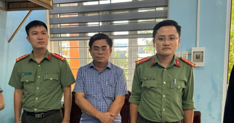Công an Quảng Bình khởi tố 11 cán bộ liên quan ‘đại án’ cây xanh