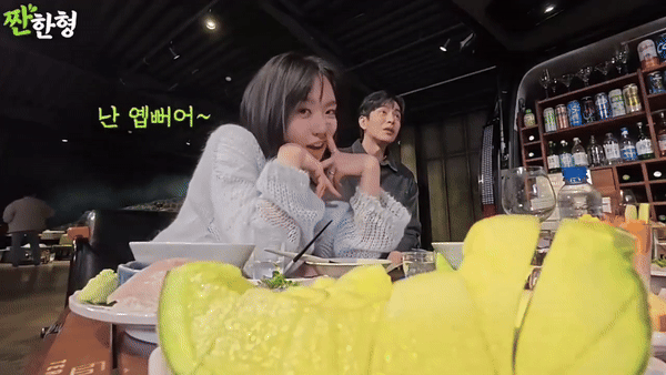 1 sao nữ hạng A say khướt trên sóng truyền hình, còn có hành động mất kiểm soát khiến netizen hoang mang- Ảnh 3. 1 sao nữ hạng A say khướt trên sóng truyền hình, còn có hành động mất kiểm soát khiến netizen hoang mang- Ảnh 3.