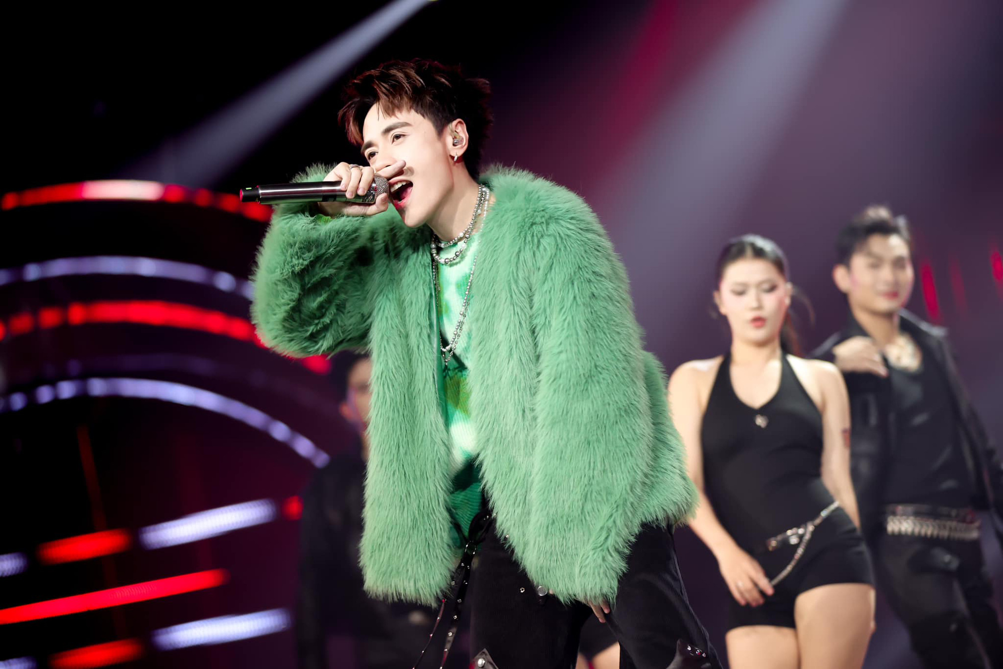 Quang Hùng MasterD thắng giải Nghệ sĩ âm nhạc của năm TikTok Awards 2024- Ảnh 2. Quang Hùng MasterD thắng giải Nghệ sĩ âm nhạc của năm TikTok Awards 2024- Ảnh 2.