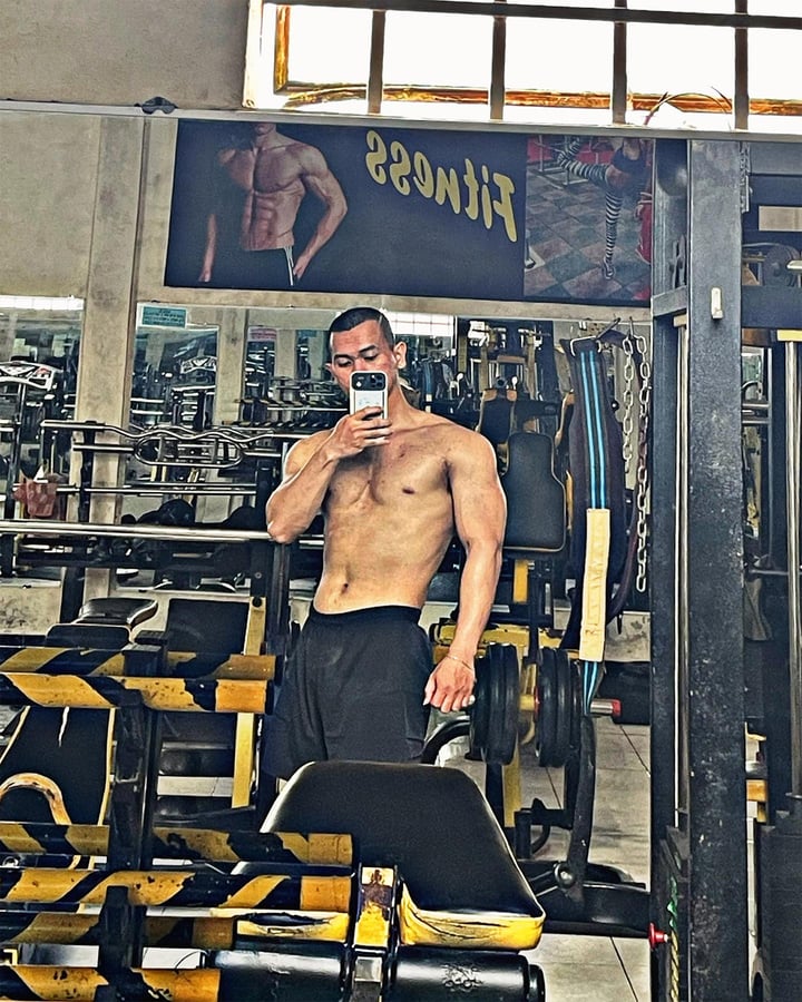 Trần Minh Tùng cho biết tập gym và móc len là 2 sở thích lớn của anh.