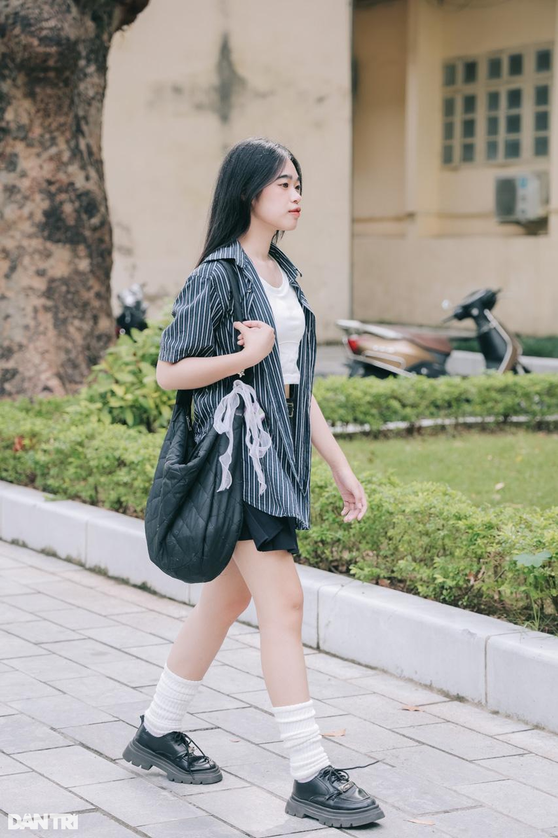 Thời trang đến trường của gen Z ở Hà Nội: Chất nhưng kín đáo, trẻ trung - 3 Thời trang đến trường của gen Z ở Hà Nội: Chất nhưng kín đáo, trẻ trung - 3