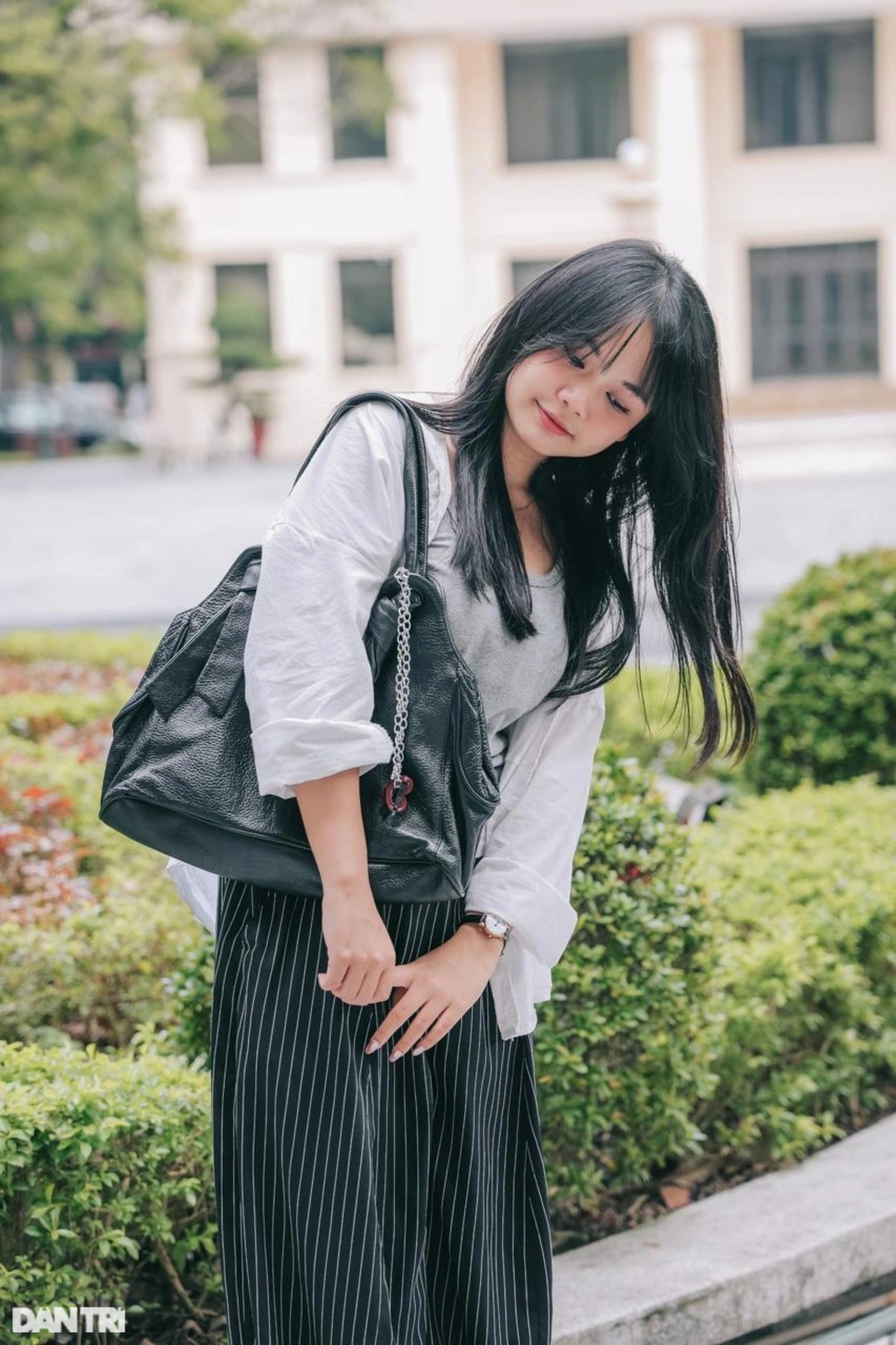 Thời trang đến trường của gen Z ở Hà Nội: Chất nhưng kín đáo, trẻ trung - 2 Thời trang đến trường của gen Z ở Hà Nội: Chất nhưng kín đáo, trẻ trung - 2