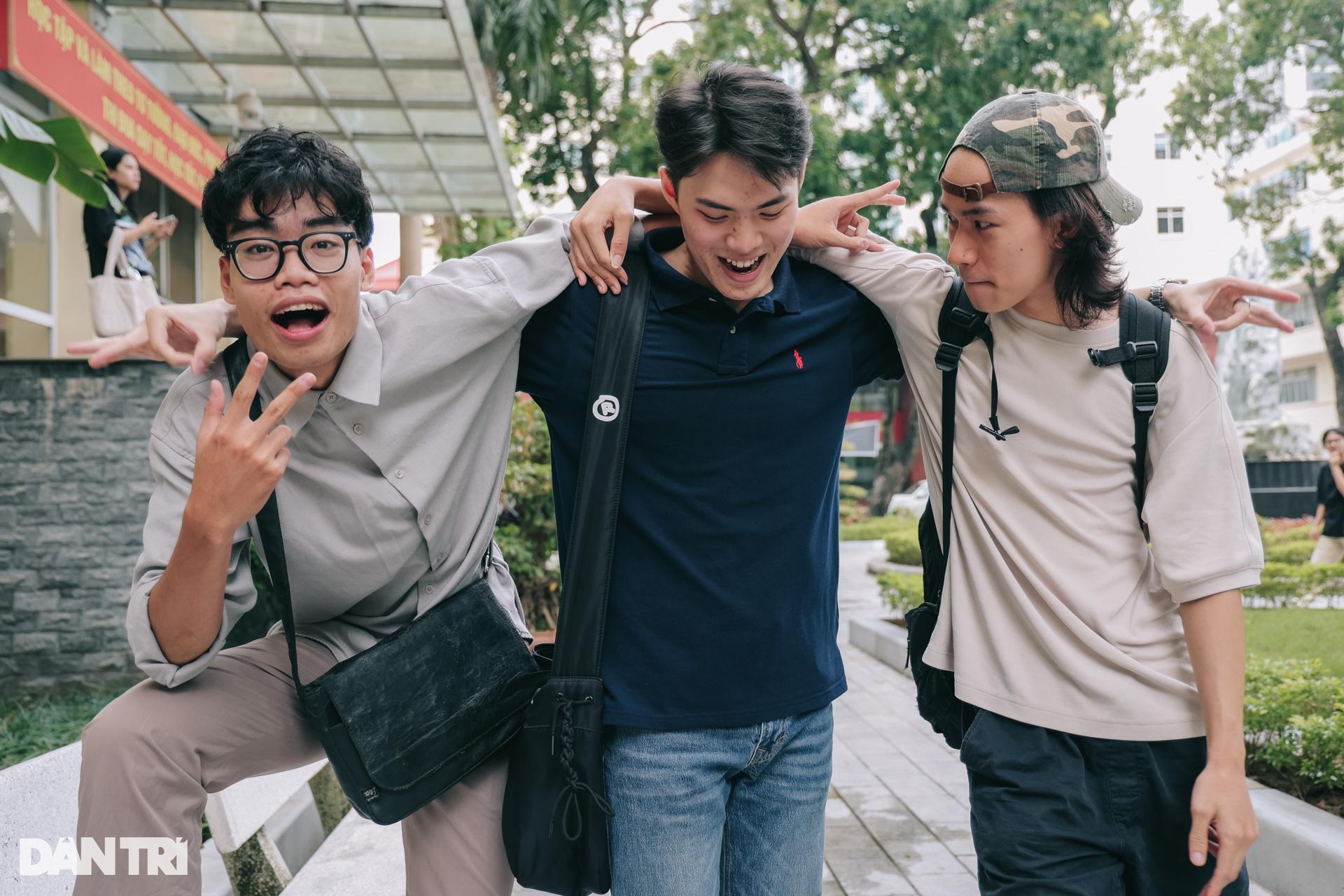 Thời trang đến trường của gen Z ở Hà Nội: Chất nhưng kín đáo, trẻ trung - 16 Thời trang đến trường của gen Z ở Hà Nội: Chất nhưng kín đáo, trẻ trung - 16