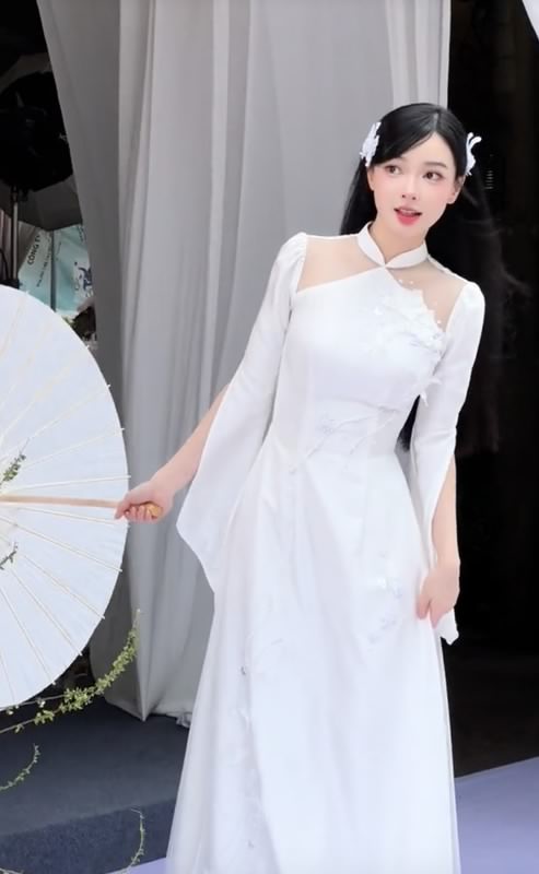 Netizen xuýt xoa trước nhan sắc nàng dâu từng là “hot girl ảnh thẻ“ - Hình 2 Netizen xuyt xoa truoc nhan sac nang dau tung la “hot girl anh the“-Hinh-2