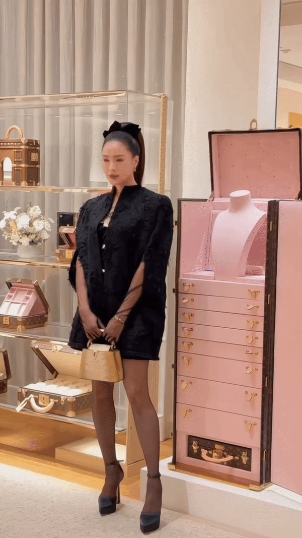 Không nhận ra Hồng Diễm, netizen tấm tắc quá đẹp và sang- Ảnh 2. Không nhận ra Hồng Diễm, netizen tấm tắc quá đẹp và sang- Ảnh 2.