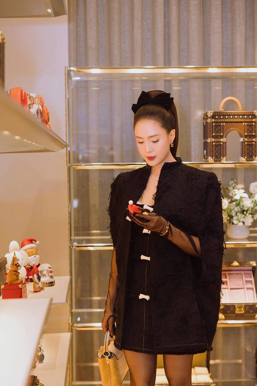 Không nhận ra Hồng Diễm, netizen tấm tắc quá đẹp và sang- Ảnh 6. Không nhận ra Hồng Diễm, netizen tấm tắc quá đẹp và sang- Ảnh 6.