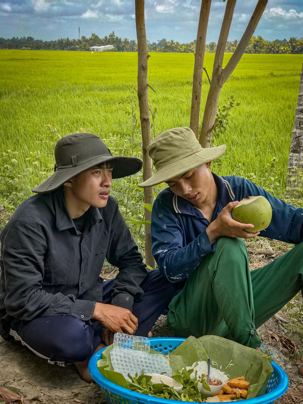 Chàng chăn vịt Lê Tuấn Khang là ai mà hút 100 triệu lượt xem sau 15 tiếng? - 3 Chàng chăn vịt Lê Tuấn Khang là ai mà hút 100 triệu lượt xem sau 15 tiếng? - 3