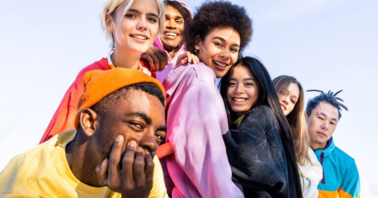 Báo cáo Launchmetrics: Gen Z yêu thích thời trang phân khúc cao cấp | bởi SR Fashion Business School