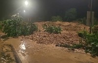 Sạt lở đường Hồ Chí Minh, đoạn qua huyện Phước Sơn ùn tắc