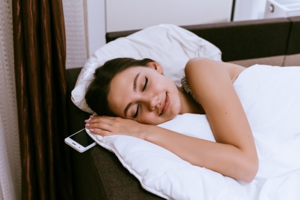 Apple cảnh báo một thói quen cực kỳ nguy hiểm của người dùng iPhone, ai cũng đang mắc phải!- Ảnh 1. Apple cảnh báo một thói quen cực kỳ nguy hiểm của người dùng iPhone, ai cũng đang mắc phải!- Ảnh 1.