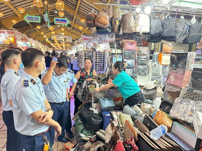 TPHCM 24/7: Bị phạt hàng trăm triệu đồng vì bán hàng không rõ nguồn gốc trên TikTok ảnh 1