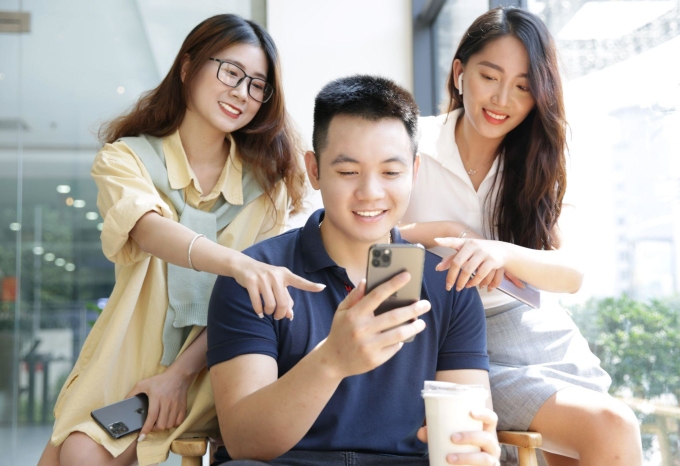 Khách hàng Agribank mở Tài khoản Plus, tham gia chương trình Mở Tài khoản Plus - Đón vạn đặc quyền. Ảnh: Agribank