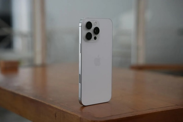 A close up of a cell phone
Description automatically generated