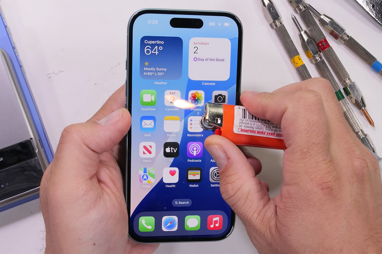 Độ bền iPhone 16 không thua kém bản cao cấp- Ảnh 1. Độ bền iPhone 16 chẳng thua kém bản cao cấp