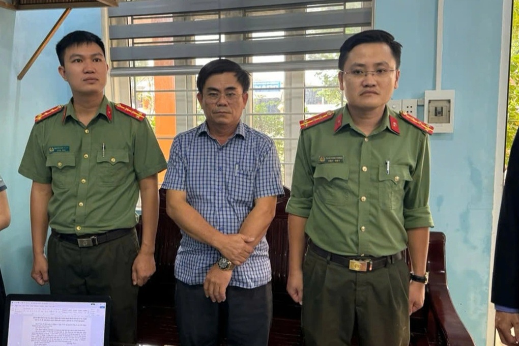 Hàng loạt cán bộ ở Quảng Bình bị khởi tố - 1 Hàng loạt cán bộ ở Quảng Bình bị khởi tố - 1