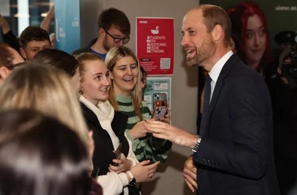 Hoàng tử William bất ngờ viral khắp cõi TikTok, cực kỳ vui tính và thân thiện-1