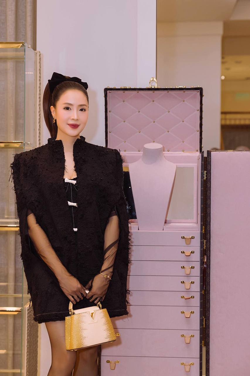 Không nhận ra Hồng Diễm, netizen tấm tắc quá đẹp và sang- Ảnh 4. Không nhận ra Hồng Diễm, netizen tấm tắc quá đẹp và sang- Ảnh 4.