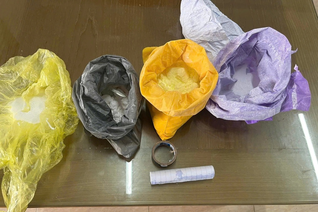 Nhóm học sinh cấp 2 lên TikTok mua lưu huỳnh, natri về làm pháo - 1 Nhóm học sinh cấp 2 lên TikTok mua lưu huỳnh, natri về làm pháo - 1