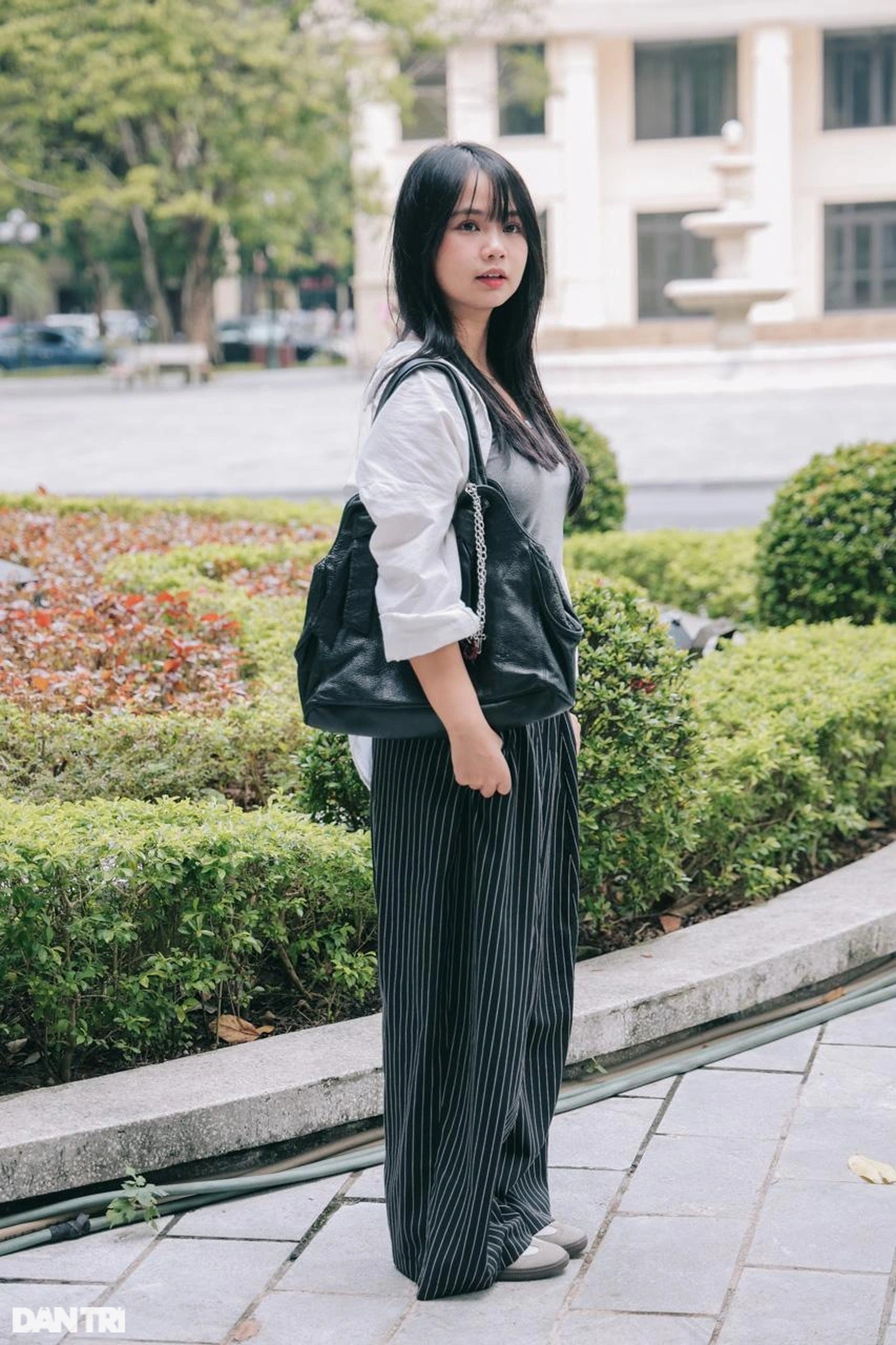 Thời trang đến trường của gen Z ở Hà Nội: Chất nhưng kín đáo, trẻ trung - 1 Thời trang đến trường của gen Z ở Hà Nội: Chất nhưng kín đáo, trẻ trung - 1