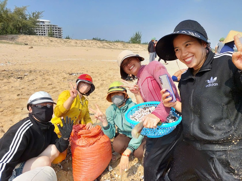 Lộc biển của chị em ra biển sáng nay.