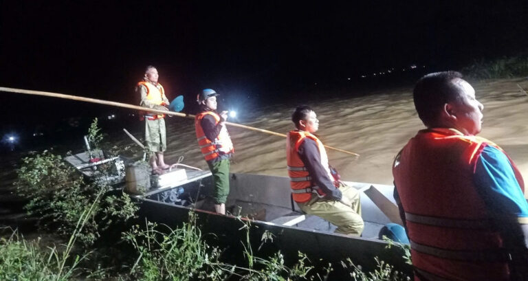 Cứu em học sinh lớp 5, người đàn ông ở Quảng Bình bị nước cuốn mất tích