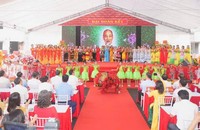 Ngày hội là dịp để người dân địa phương chia sẻ những kinh nghiệm quý báu để giúp nhau vươn lên xóa đói giảm nghèo, xây dựng địa phương ngày phát triển.