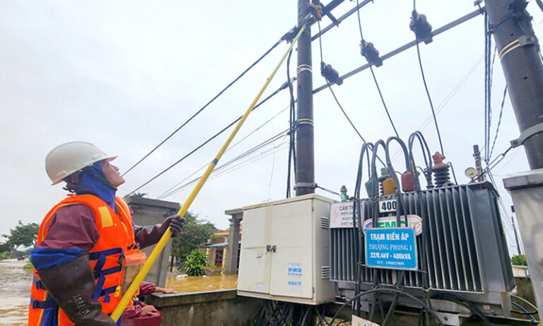 Cho dòng điện sáng trở lại