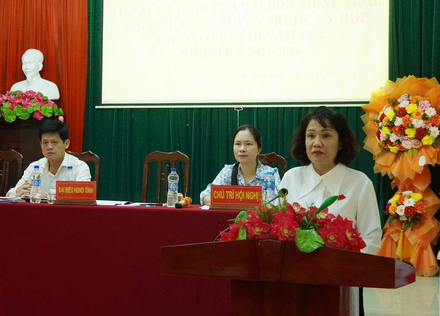 Đại diện tổ đại biểu HĐND tỉnh thông báo cho cử tri dự kiến nội dung, chương trình kỳ họp thứ 19.