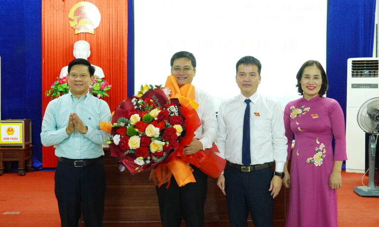 Đồng chí Nguyễn Đình Hòa được bầu làm Chủ tịch UBND huyện Lệ Thủy