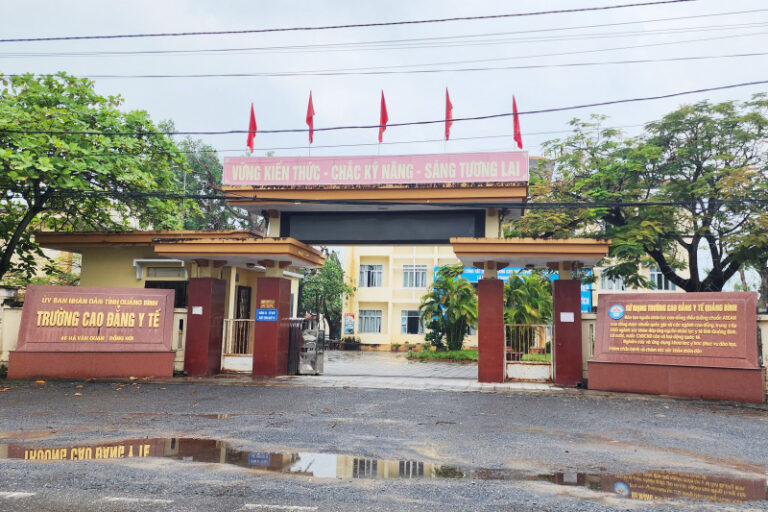 Hiệu trưởng ưu ái… người nhà?