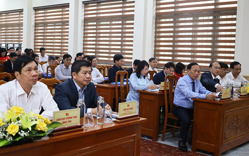 Các đại biểu tham dự lễ khai giảng lớp bồi dưỡng.