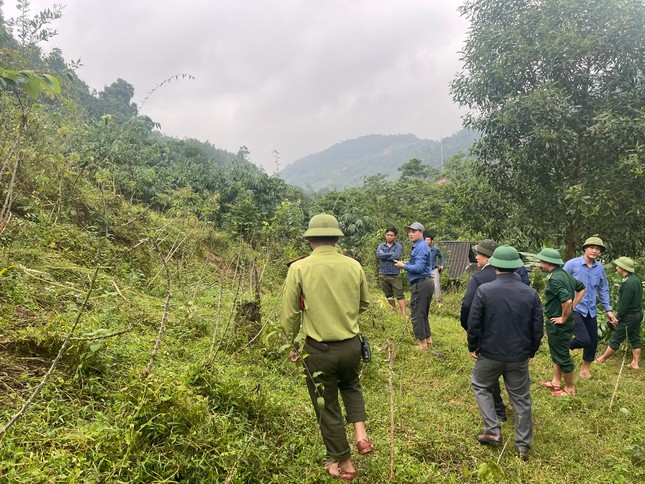 Quảng Bình: 17 hộ dân trú trong trụ sở xã tránh sạt lở được làm nhà tạm ảnh 3