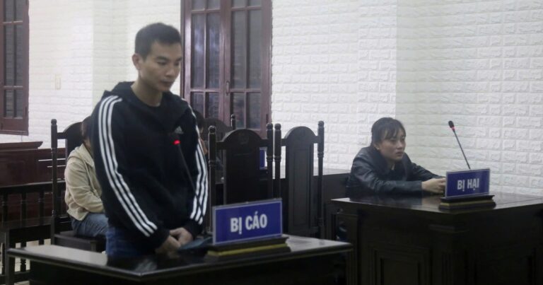 Ly hôn nhưng không được nuôi con, chồng đâm vợ cũ trọng thương