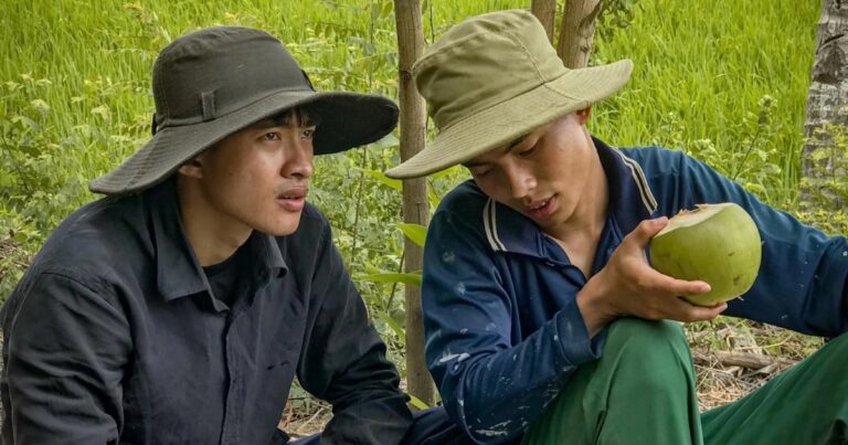 Chàng chăn vịt Lê Tuấn Khang là ai mà hút 100 triệu lượt xem sau 15 tiếng?