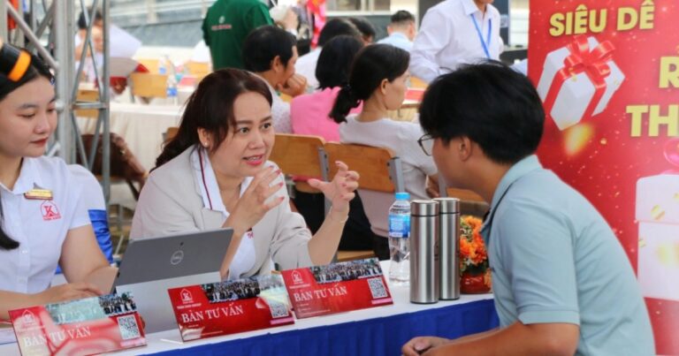 Doanh nghiệp TPHCM tuyển hàng nghìn sinh viên, lương 20 triệu đồng/tháng