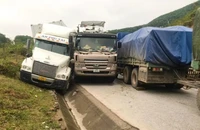 Hiện trường vụ tai nạn trên Quốc lộ 12A gây tắc đường từ <a href=