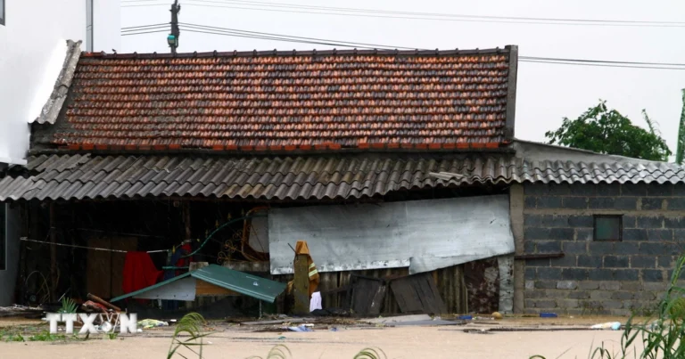 Từ ngày 4-9/11, đỉnh lũ các sông ở Quảng Bình, Quảng Trị lên mức báo động 2-3