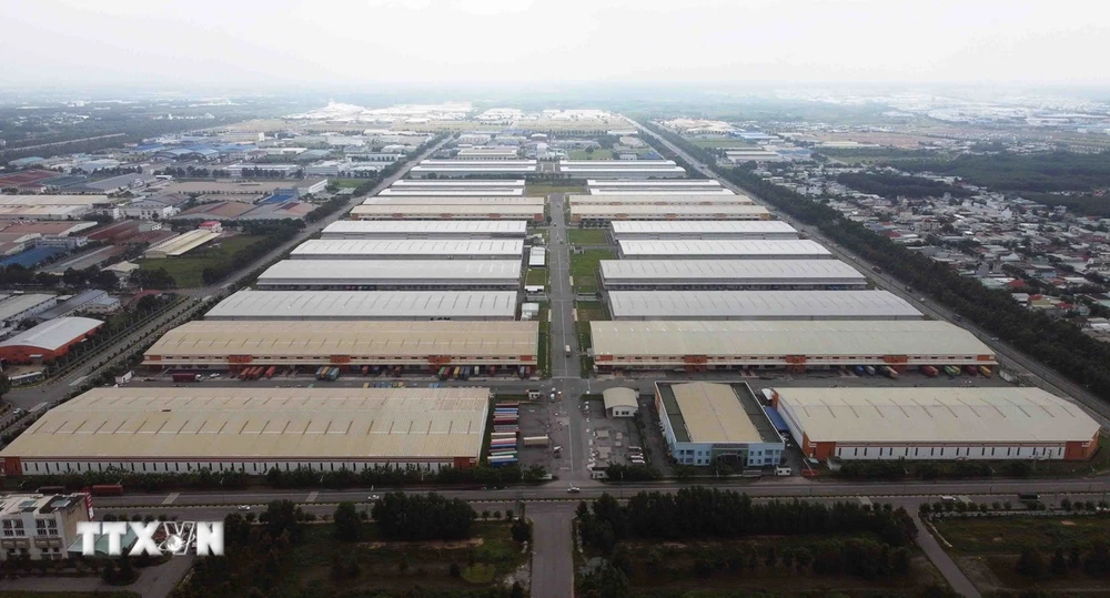 Hạ tầng một khu công nghiệp. (Nguồn: TTXVN) ttxvn_khu cong nghiep binh duong.jpg