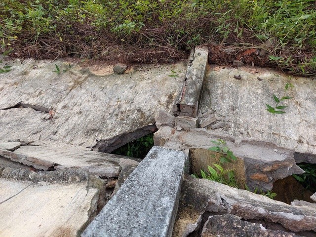 Hàng rào trường học ở Quảng Bình bất ngờ đổ sập ảnh 3