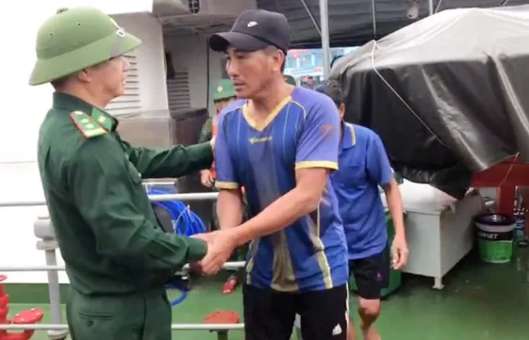 Quảng Trị kịp thời ứng cứu 5 thuyền viên gặp nạn trên biển