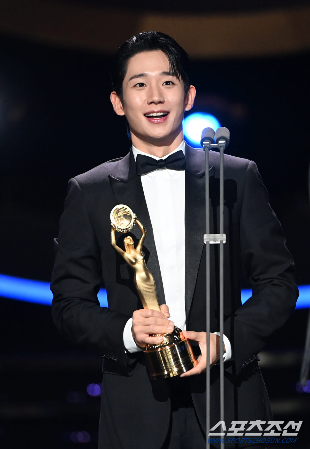 Khoảnh khắc hot nhất Rồng Xanh 2024: Jung Hae In khiến netizen phát cuồng vì 1 biểu cảm 'chấn động' - 3 Khoảnh khắc hot nhất Rồng Xanh 2024: Jung Hae In khiến netizen phát cuồng vì 1 biểu cảm 'chấn động' - 3